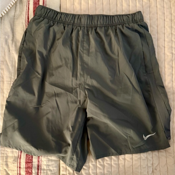 Nike DryFit Men’s Active Shorts, Sz. M, Gray - Picture 2 of 3
